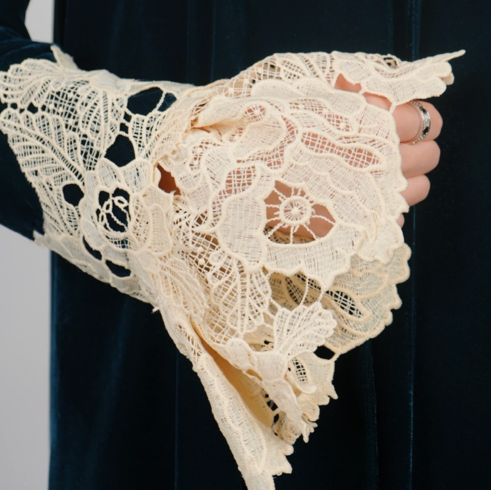 The "Atelier Cream" Abaya